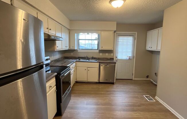 2 Bedroom/ 1 Bath Duplex in Hermitage