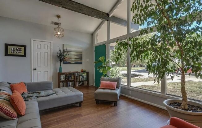 Spectacular Home in Holiday Heights Add!  Come see Me!! I can be yours!!