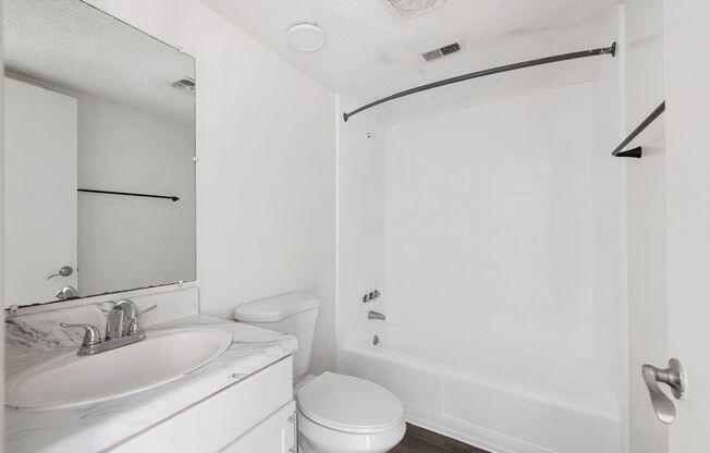 2 beds, 1 bath, 800 sqft, $1,395