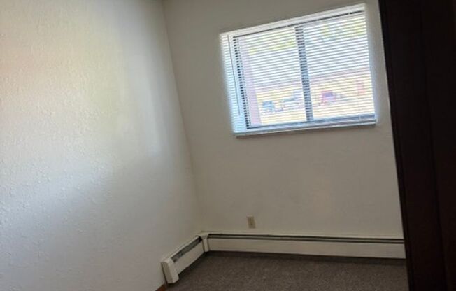 2 beds, 1 bath, 750 sqft, $850, Unit 78