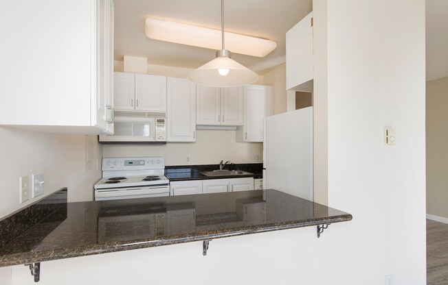 1 bed, 1 bath, 630 sqft, $1,845, Unit R-407