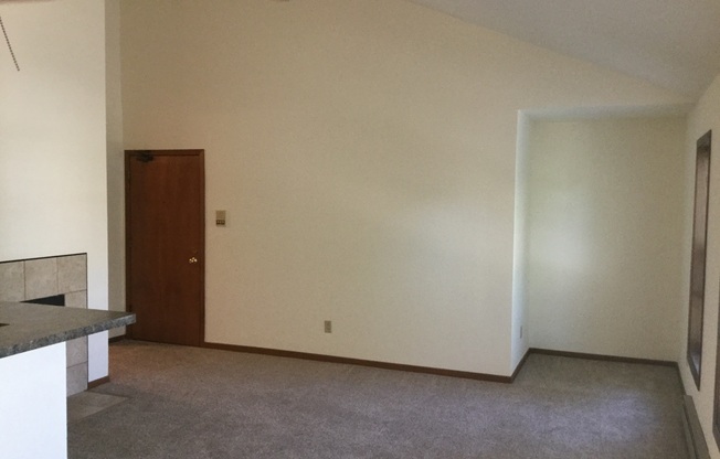 2 beds, 2 baths, 950 sqft, $1,775, Unit 7617RC