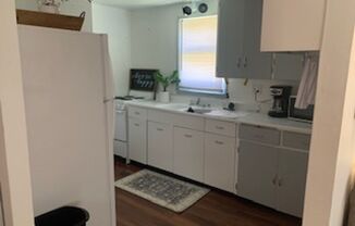 2 beds, 1 bath, $1,200, Unit 1/2