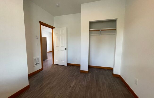 3 beds, 1 bath, $2,475, Unit 1200 #306