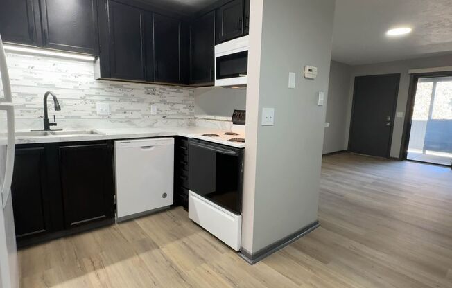 1 bed, 1 bath, $775, Unit 8