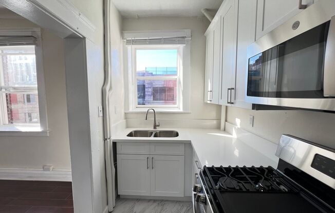 Studio, 1 bath, 400 sqft, $1,375, Unit 201