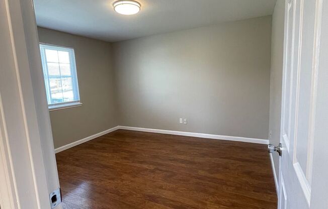 2 beds, 1 bath, 945 sqft, $1,575, Unit 052