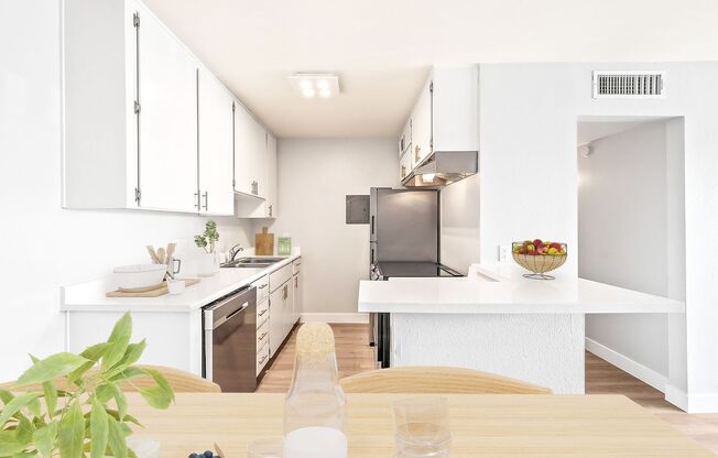 2 beds, 2 baths, 940 sqft, $1,600, Unit 107
