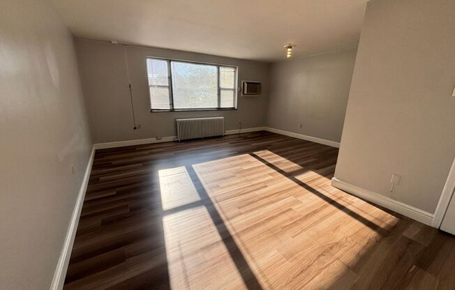 2 beds, 1 bath, 800 sqft, $1,790, Unit 6236 Fifth Ave. #302A