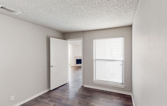 1 bed, 1 bath, 950 sqft, $919