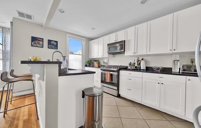 28 MONUMENT ST