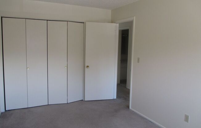 2 beds, 1 bath, 800 sqft, $2,125, Unit 14