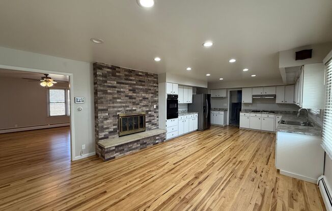 Gorgeous Remodeled 3-Bedroom Home in Lakewood!!