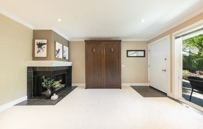Waterfront Studio Kirkland Available for Rent!