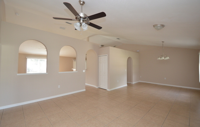 5 ROBIN HOOD LN