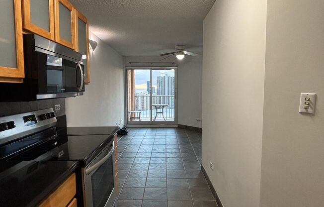 AVAILABLE NOW!  2 BEDROOMS/1 BATH/1 PARKING  WITH OCEAN AND CITY VIEWS!