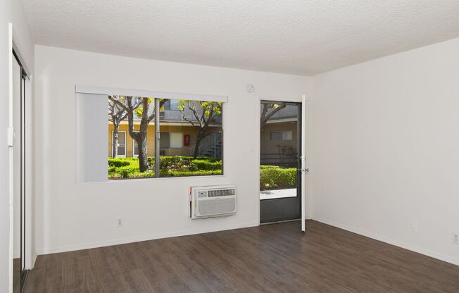 Studio, 1 bath, 344 sqft, $1,595, Unit 15