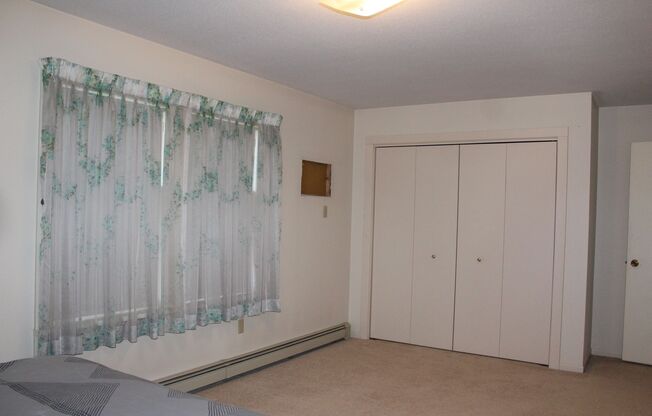 2 beds, 1 bath, $1,500, Unit 600 E 21st St. #1