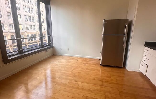 1 bed, 1 bath, 631 sqft, $2,350, Unit 1023-302