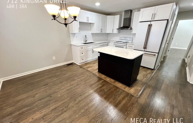 712 KINGMAN DR