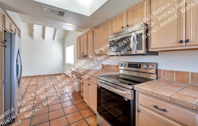 2076 E ALAMEDA DR