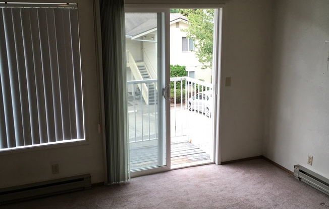 Studio, 1 bath, 450 sqft, $1,395, Unit 16