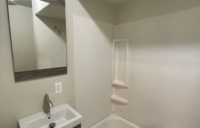 1 bed, 1 bath, $800, Unit Unit 1