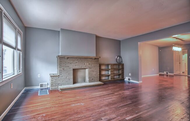 Charming 3 bed, 2 bath, south side flats home, amazing location!