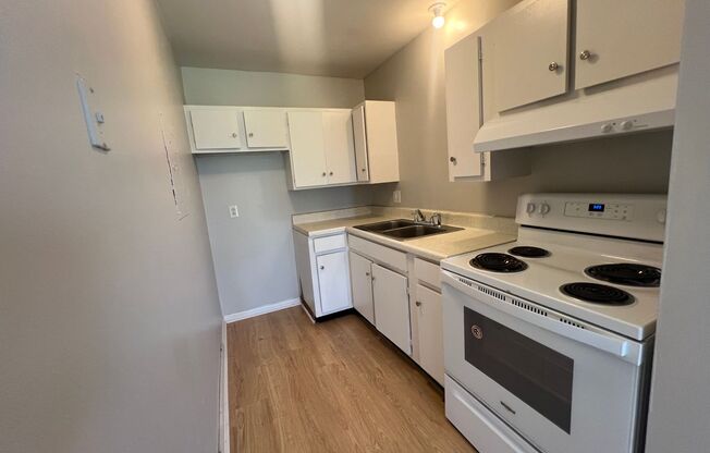 1 bed, 1 bath, 560 sqft, $1,135, Unit 6