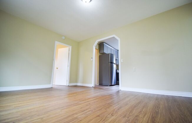 2BD/1BA House with Garage!! Washer/Dryer included! Pets OK!