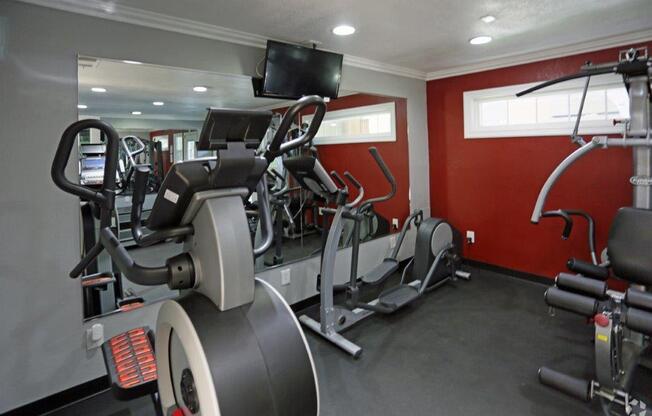Fitness Center Strength and Conditioning Equipment at Citrus Gardens Apartments, Fontana, CA 92335