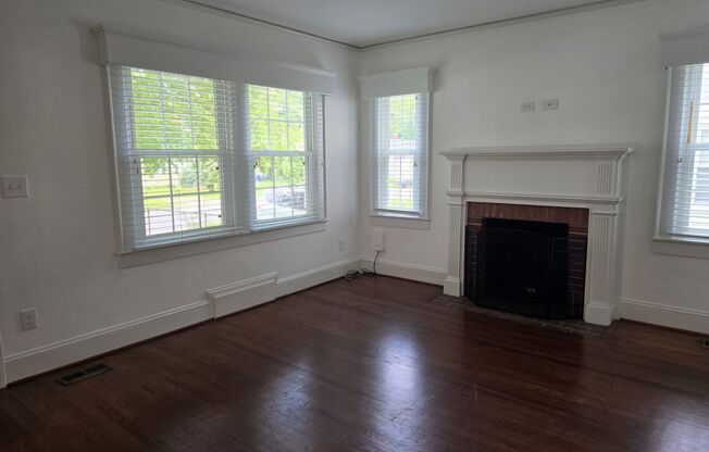 Adorable Haymount Cottage with 2 Bedrooms & 1 Bath.