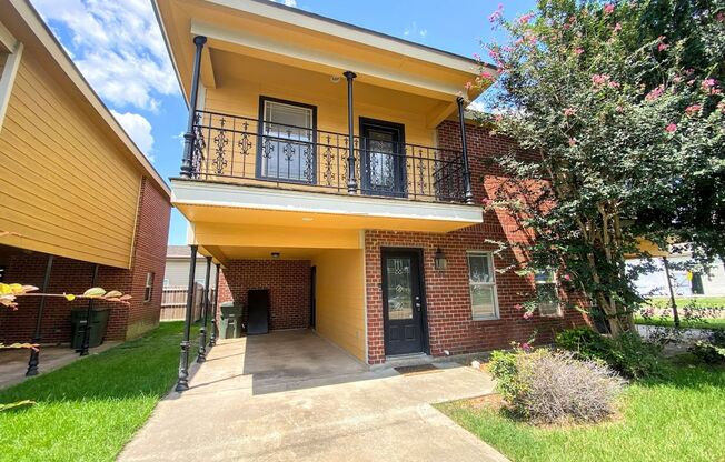 2-Bedroom, 2.5-Bathroom Townhouse Within Walking Distance of MSU – 1st Month's Rent is Half Off!