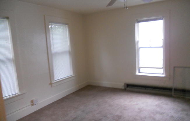 1 BR Apartment Near Downtown