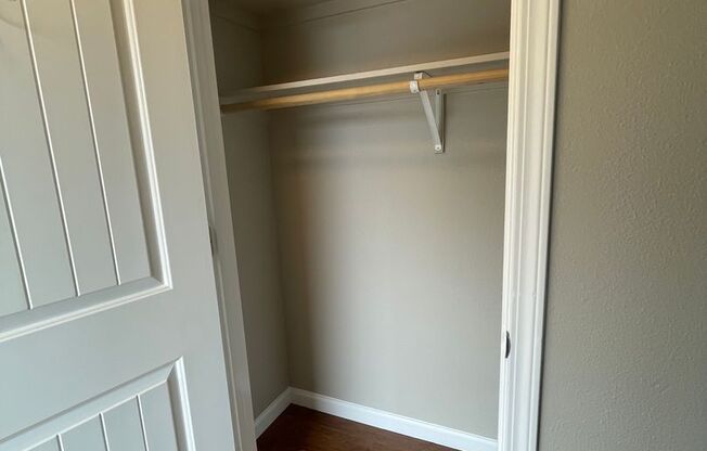 2 beds, 1 bath, 945 sqft, $1,575, Unit 054