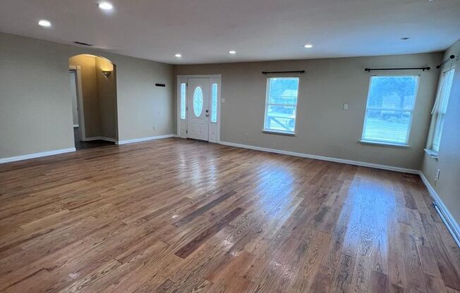 This charming single-family home is nestled in a highly desirable area of Dallas, offering a perfect balance of comfort, convenience, and style.