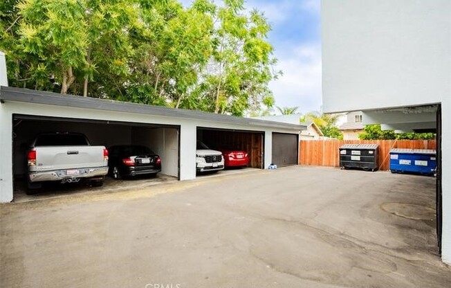 823 N LAGOON AVE