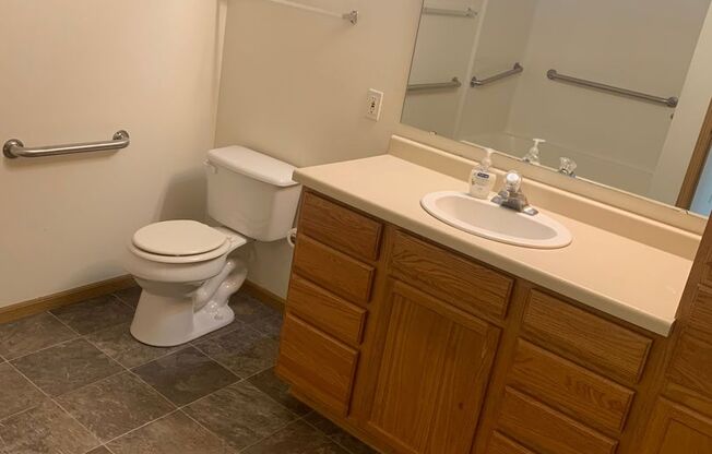 2 beds, 1 bath, 1,000 sqft, $950, Unit 107