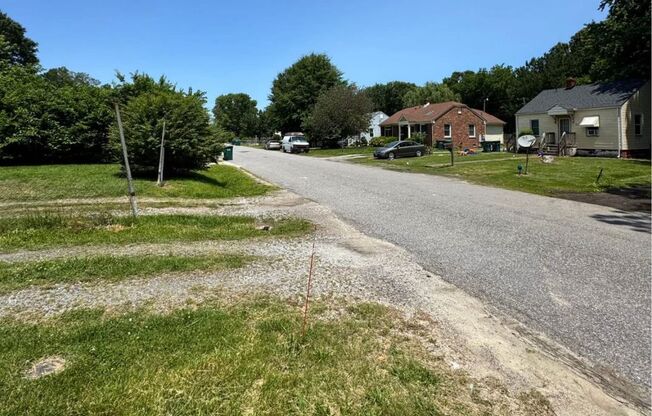 4 bedroom 2 bath house in Henrico County! All appliances, laundry, central hvac, big yard