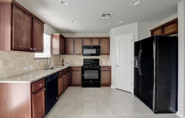 228 FRIENDSHIP OAK DR