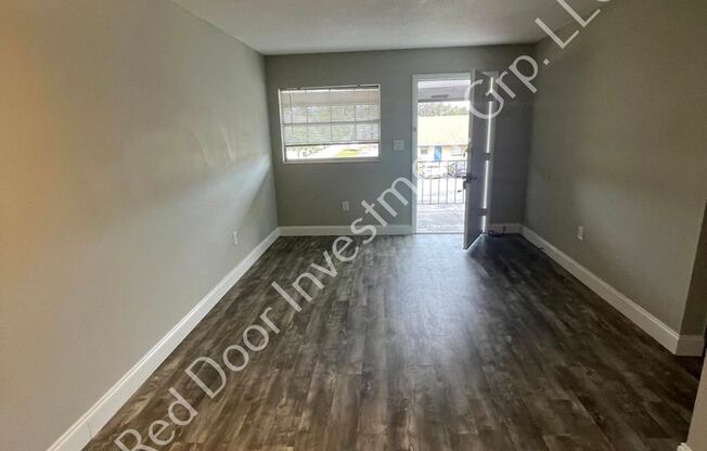 **Move In Special 1/2 off 1st Month!** Cozy 2/1 ~2nd Floor~ Oviedo