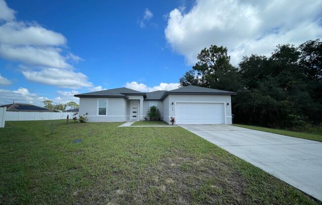 GORGEOUS 4 Bedroom, 2 Bathroom Home in Poinciana!!