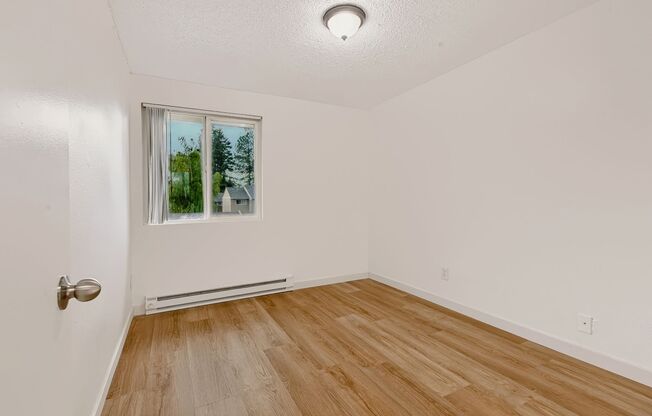 3 beds, 1 bath, 864 sqft, $1,445, Unit 39