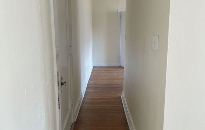 Studio, 1 bath, 294 sqft, $1,365, Unit New King Edward  5A3