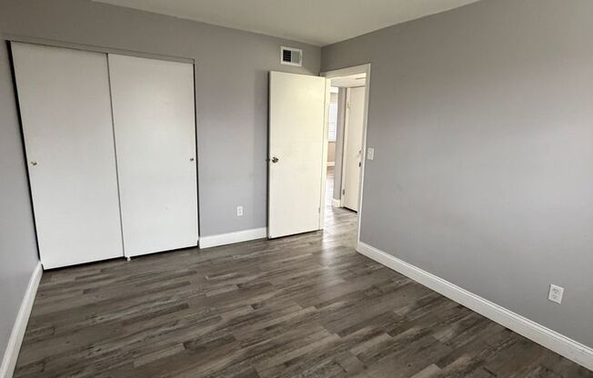 2 beds, 1 bath, 850 sqft, $1,300, Unit 8472-5