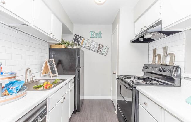 1 bed, 1 bath, 602 sqft, $900