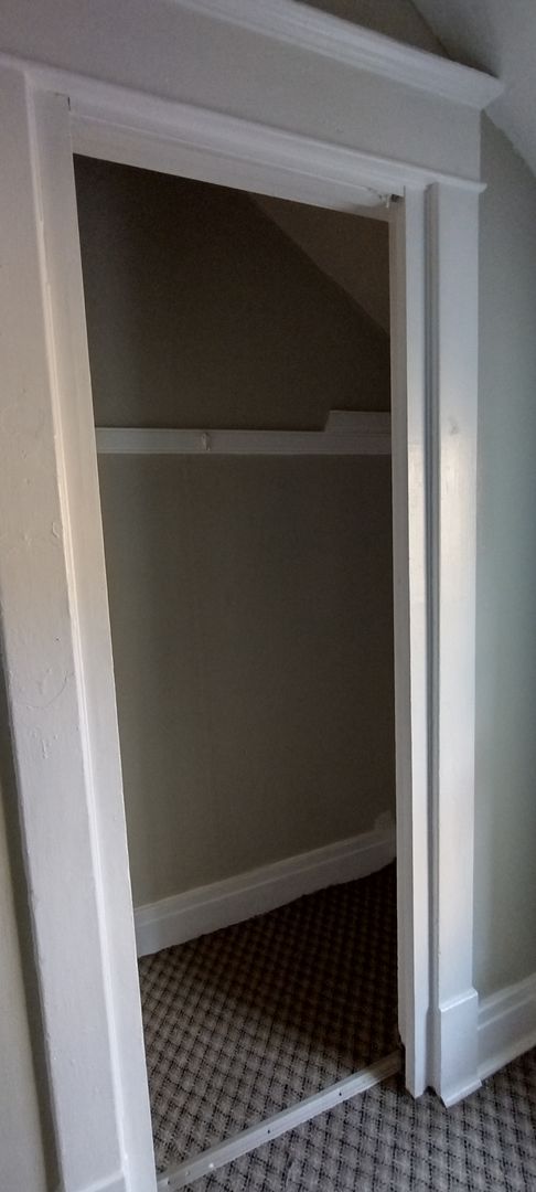 3 beds, 1 bath, $1,400, Unit 3