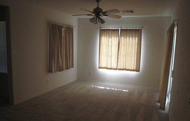 3 beds, 2 baths, $1,600, Unit UNIT 2027