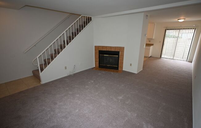 2 beds, 1.5 baths, $2,300, Unit 08