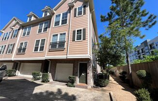 Stunning Townhome Near Medical Center!